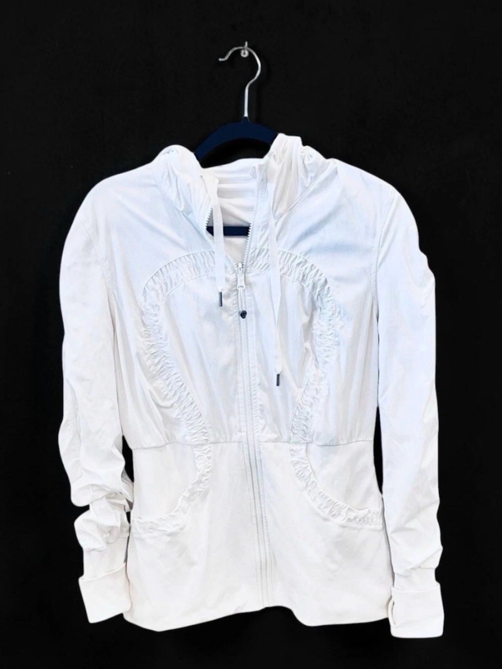 Lululemon Women's White
Reversible Ruched (one side) Zip
Up Hoodie Jacket Size 8
